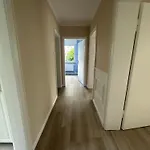 Moderne Voll Moebliert Und Zentral *