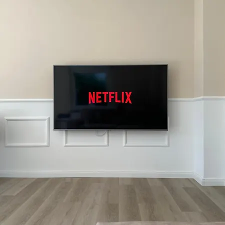 Apartment Moderne Voll Moebliert Und Zentral