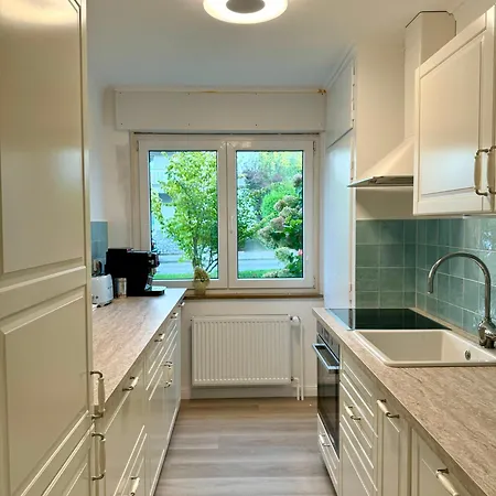 Apartment Moderne Voll Moebliert Und Zentral *