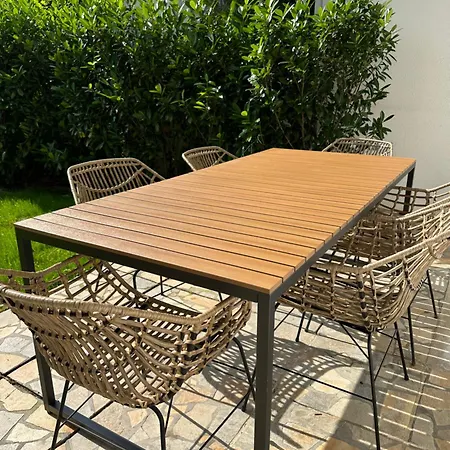 Apartment Moderne Voll Moebliert Und Zentral *