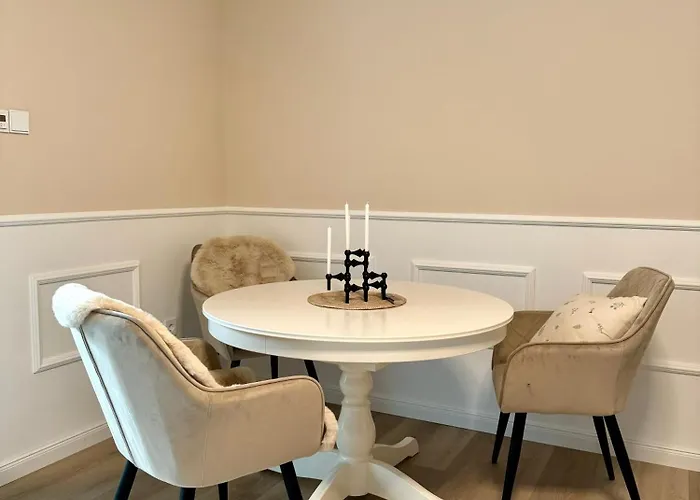 Moderne Voll Moebliert Und Zentral