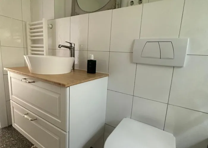 Moderne Voll Moebliert Und Zentral *